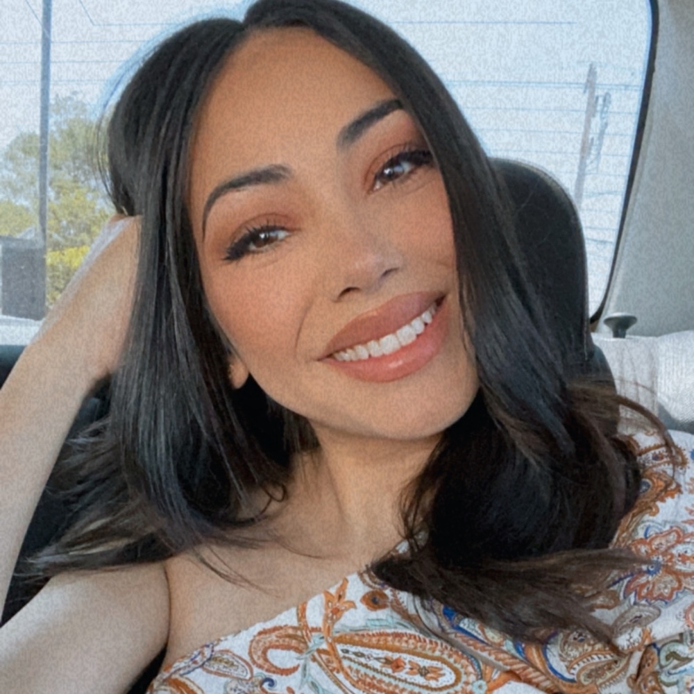 Meet your Posher, Adriana